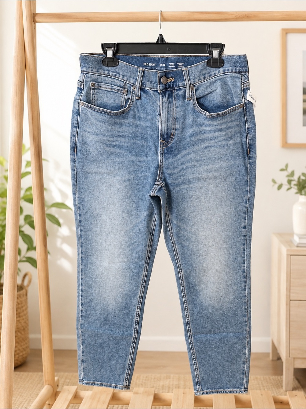 Old Navy Men’s Athletic Taper Built-In Flex Jeans 33x30 NWT Medium Wash